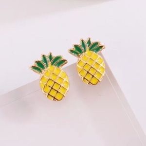 ✨ MAKE OFFER ✨ MINIMALIST PINEAPPLE STUD EARRINGS